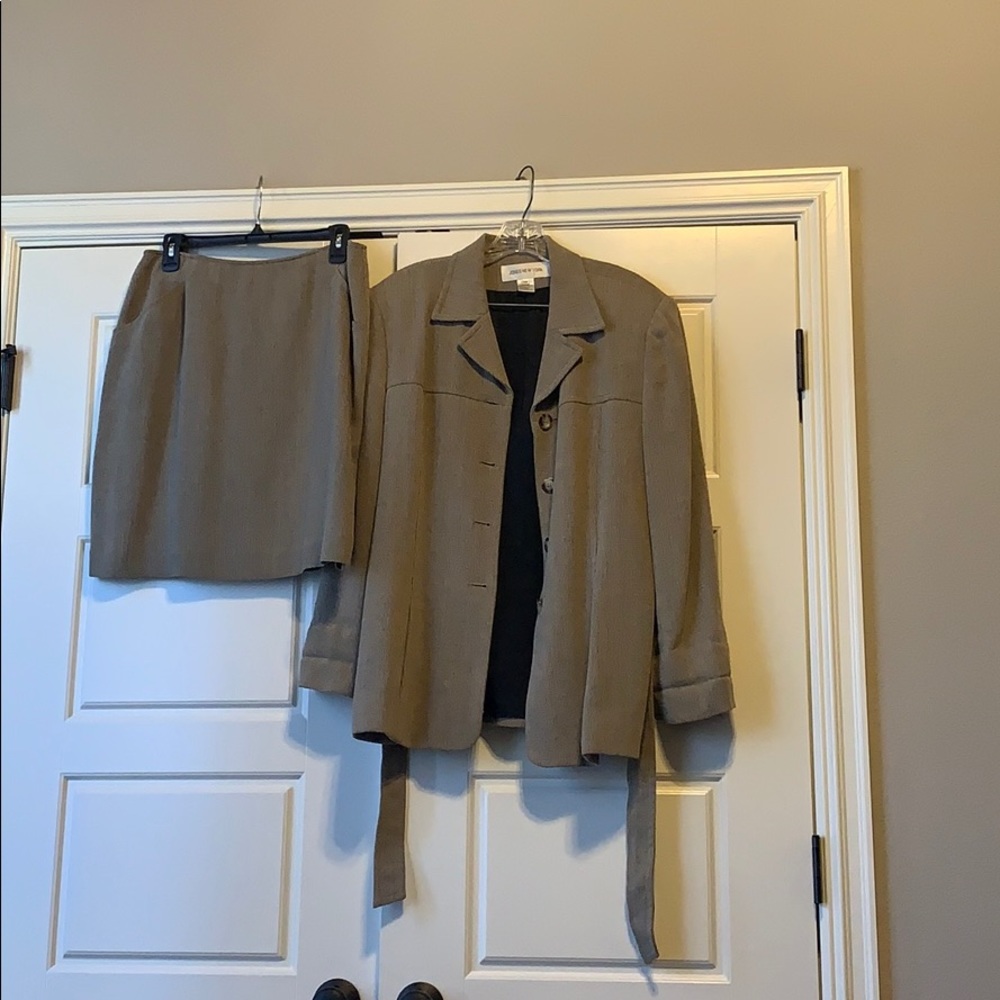Skirt suit set